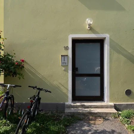 Spacious 7-person Leoben - Ideal For Workers, Groups & Family