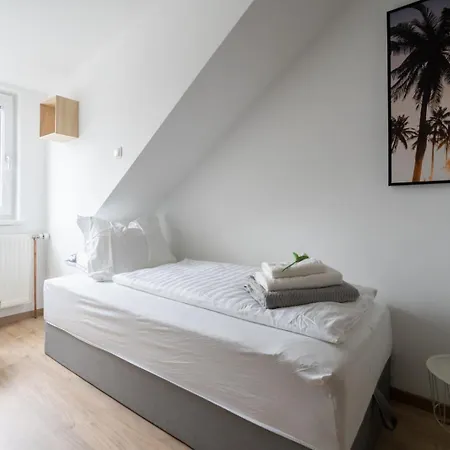 Spacious 7-person Leoben - Ideal For Workers, Groups & Family *