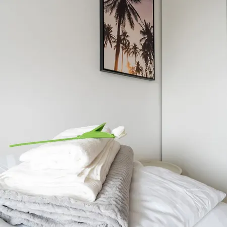 Spacious 7-person - Ideal For Workers, Groups & Family