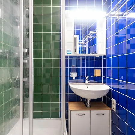 Spacious 7-person - Ideal For Workers, Groups & Family