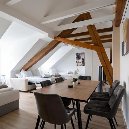 Spacious 7-person - Ideal For Workers, Groups & Family *