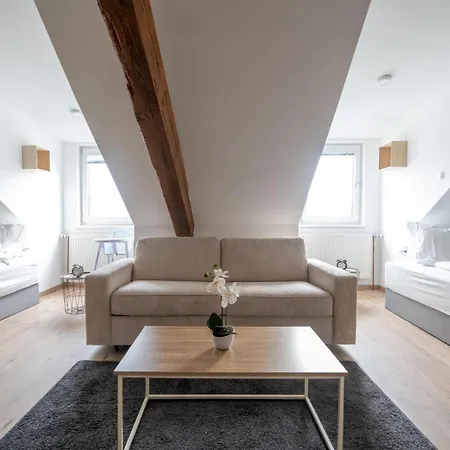 Spacious 7-person Leoben - Ideal For Workers, Groups & Family *
