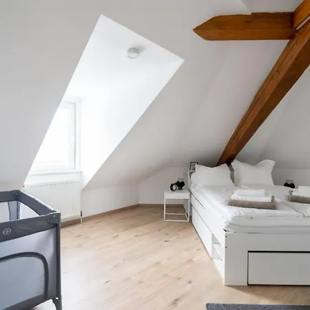 Spacious 7-person Leoben - Ideal For Workers, Groups & Family *