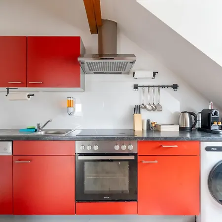 Spacious 7-person Leoben - Ideal For Workers, Groups & Family Apartment *