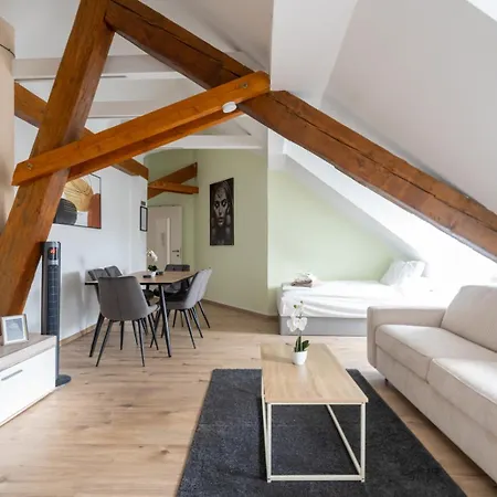 Spacious 7-person Leoben - Ideal For Workers, Groups & Family