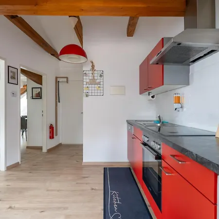 Spacious 7-person Leoben - Ideal For Workers, Groups & Family Apartment