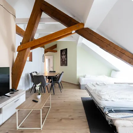 Spacious 7-person - Ideal For Workers, Groups&family Apartamento
