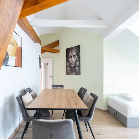 Spacious 7-person - Ideal For Workers, Groups & Family Apartament *