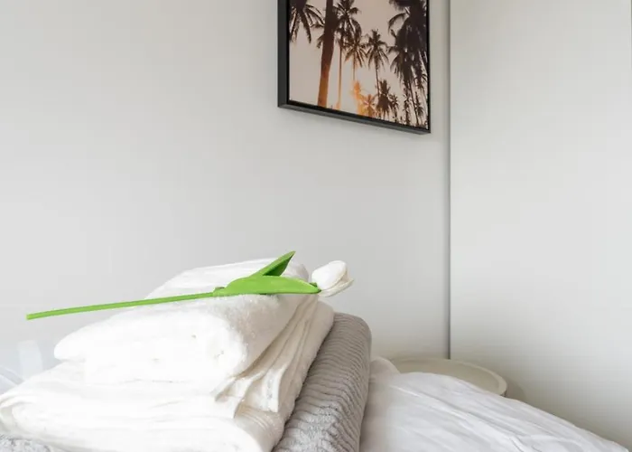 Spacious 7-person - Ideal For Workers, Groups & Family