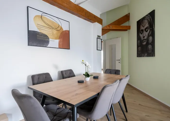 Spacious 7-person - Ideal For Workers, Groups & Family