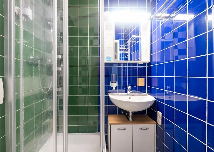 Spacious 7-person - Ideal For Workers, Groups & Family