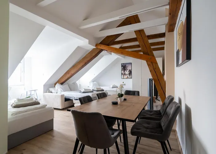 Spacious 7-person - Ideal For Workers, Groups & Family *