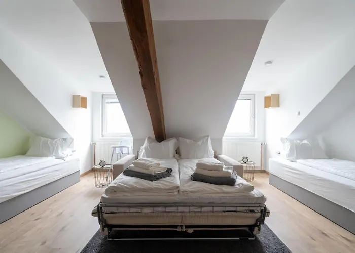 Spacious 7-person - Ideal For Workers, Groups & Family לאובן