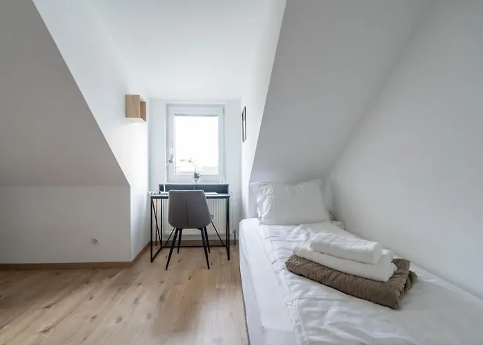 דירה Spacious 7-person - Ideal For Workers, Groups & Family