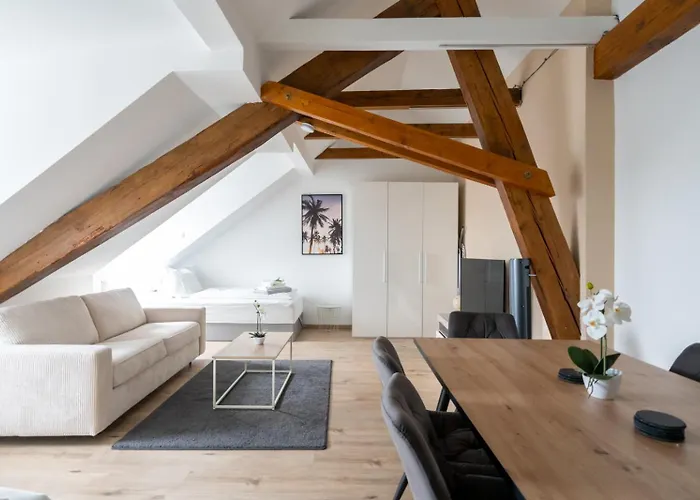 Spacious 7-person - Ideal For Workers, Groups & Family לאובן