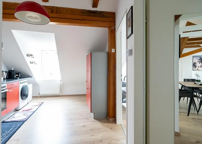 Spacious 7-person - Ideal For Workers, Groups & Family 公寓 *