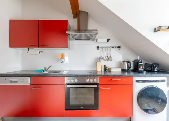 Spacious 7-person - Ideal For Workers, Groups & Family דירה *