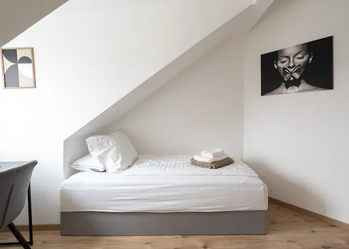 Spacious 7-person - Ideal For Workers, Groups & Family לאובן