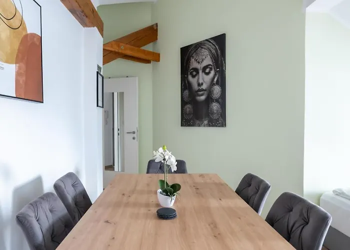 דירה Spacious 7-person - Ideal For Workers, Groups & Family לאובן