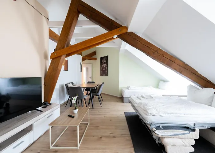 Spacious 7-person - Ideal For Workers, Groups & Family 公寓